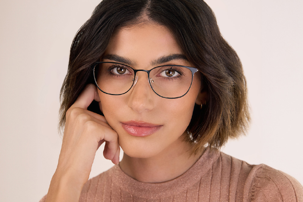 Julia eyeglasses frame worn by model.