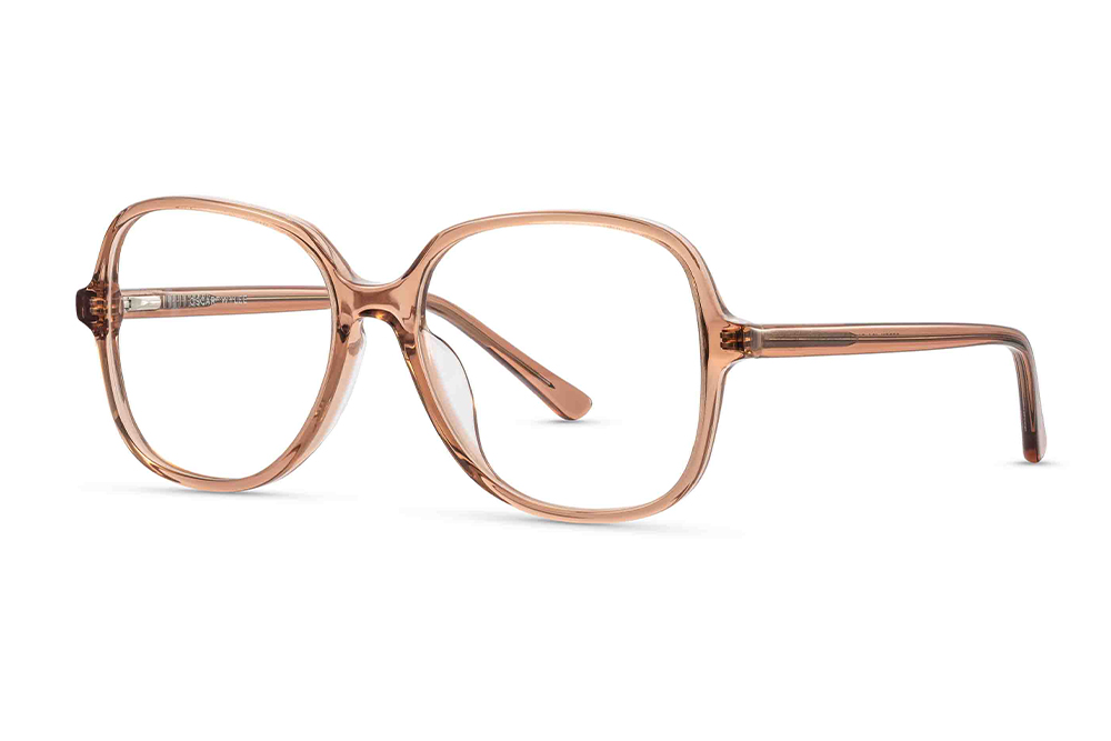 Beren eyeglasses frame worn by model.